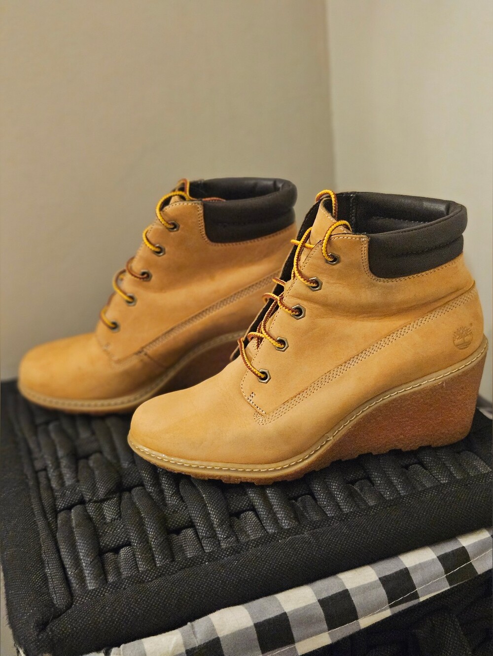 Timberland Wheat/Tan Wedge Ankle Boots with Black Collar